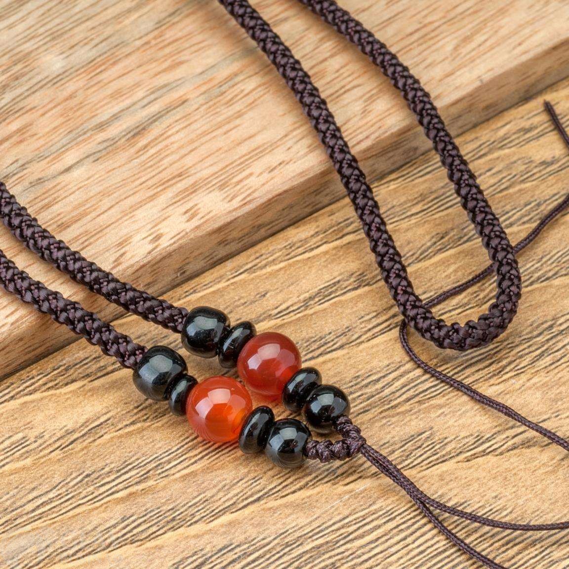 Основа для колье из коричневого полиэстрового шнура с двумя бусинами сердолика 8мм и стеклянными черными бусинами, шнур 3мм х 65см, с бейлом-ниточкой.