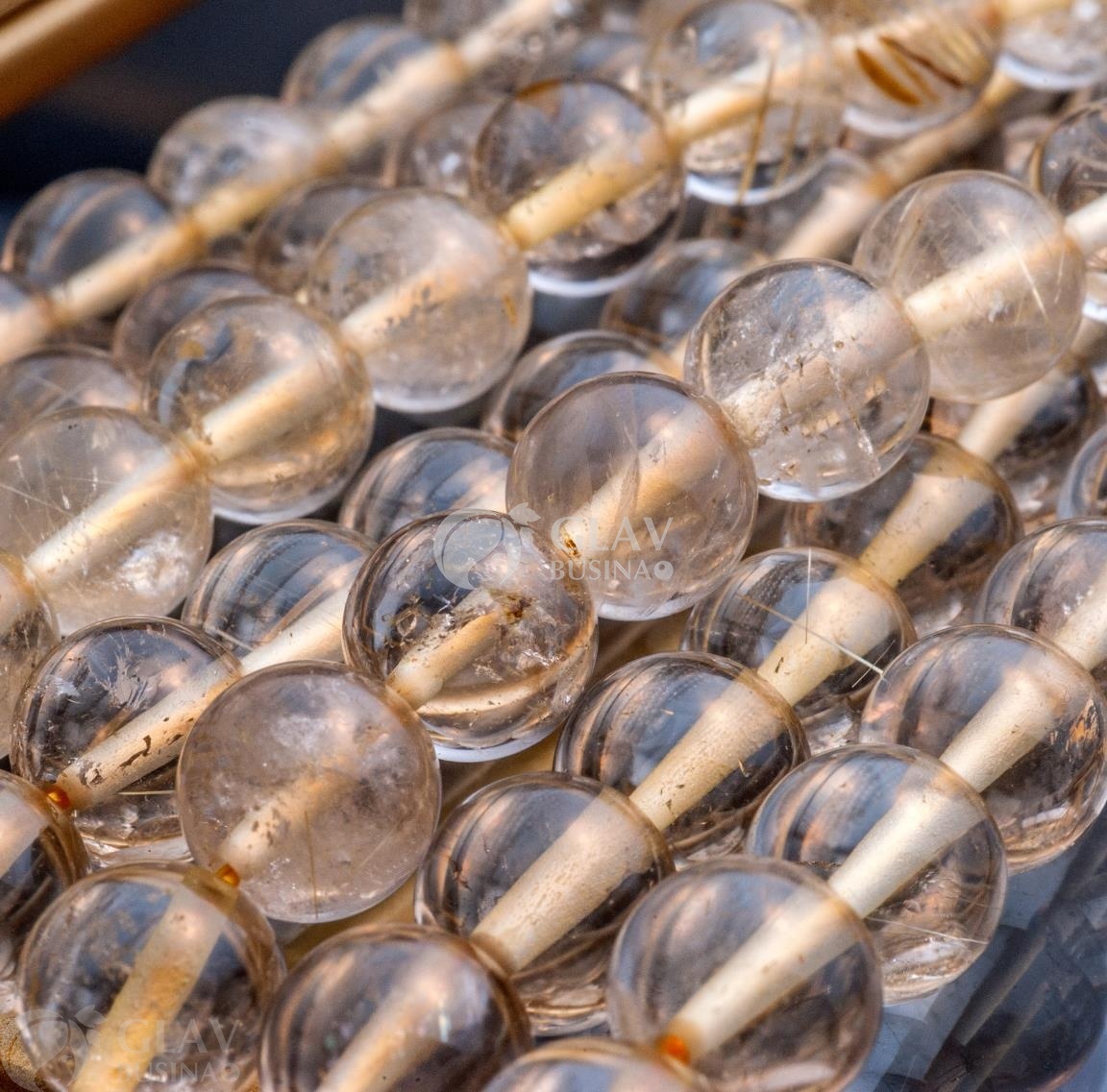 ОПТ (50 бусин) Венерин волос (рутил в горном хрустале), гладкие полированные бусины, шар, р-р 8мм, отв. 1мм.