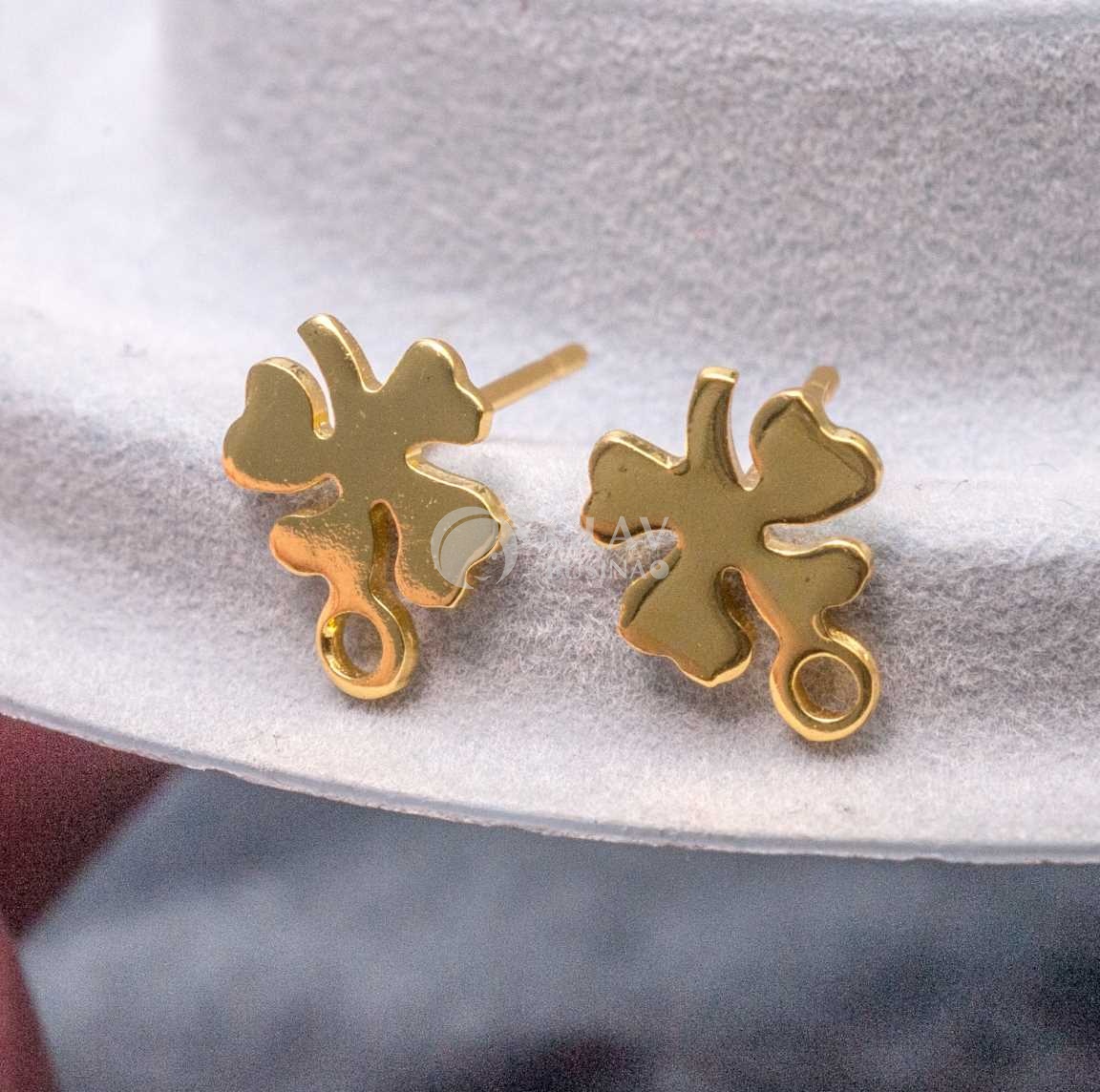 Пусеты клевер стальные, цвет гальваники покрытия желтое золото, р-р 10.5х8.5х1мм, гвоздик 11х0.8мм, отв-е 1.5мм.