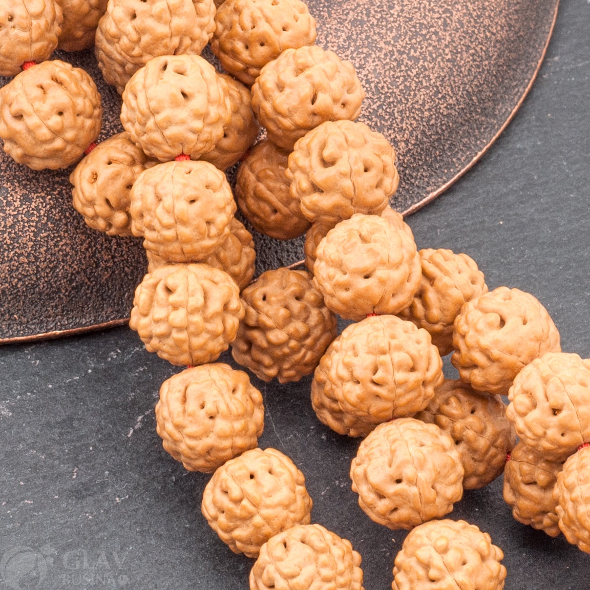 ОПТ (20 бусин) Бусины из рудракши, 10-12мм, отв1.8мм, светло-коричневые, 5 ликов.