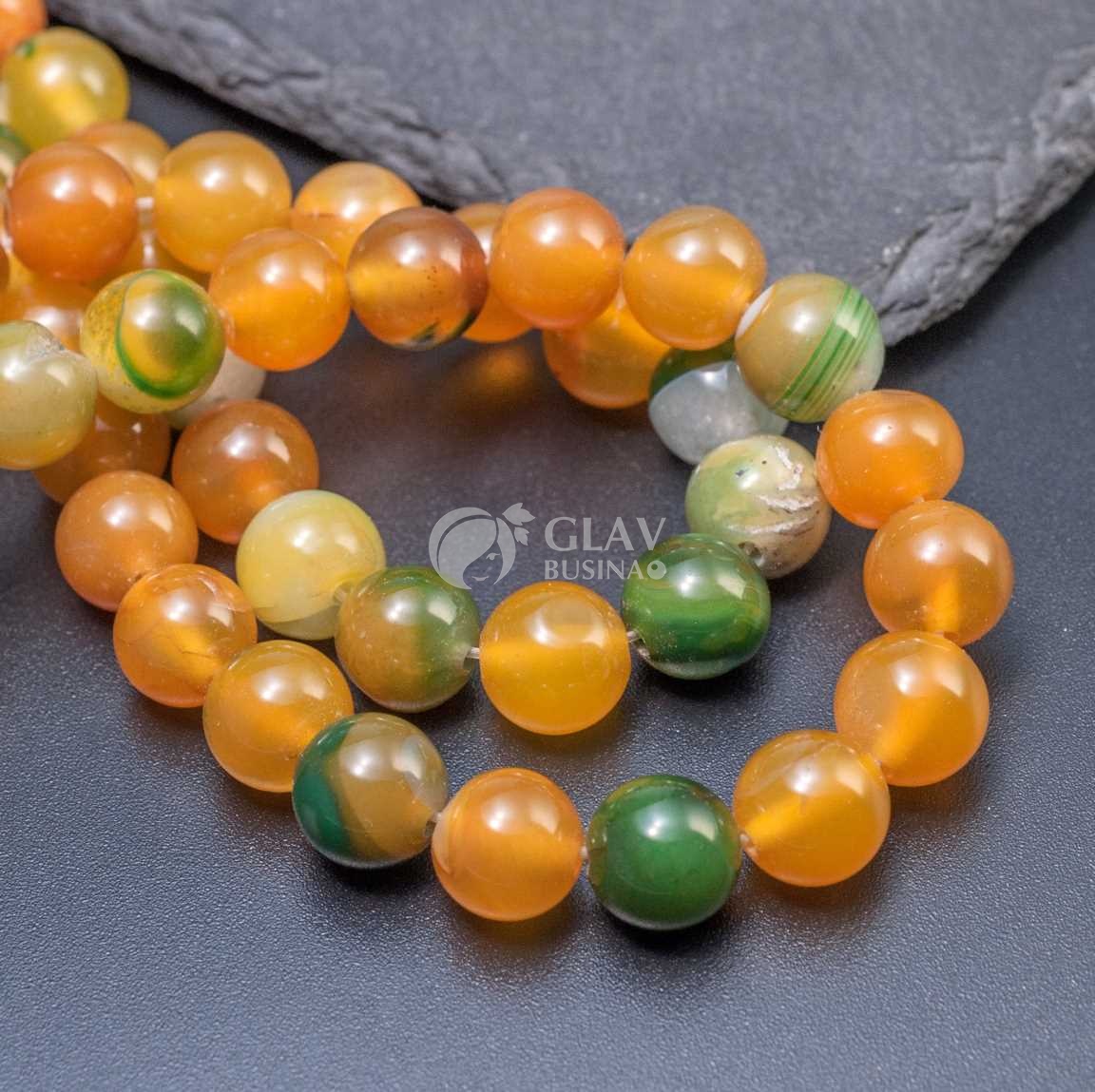 Нитка гладких прозрачных бусин агата, шар, 8мм, отв 1,6м, цвет тонирования тыквенный латте (янтарный с лимонным и зеленым), в нитке 23 бусины / 18см.