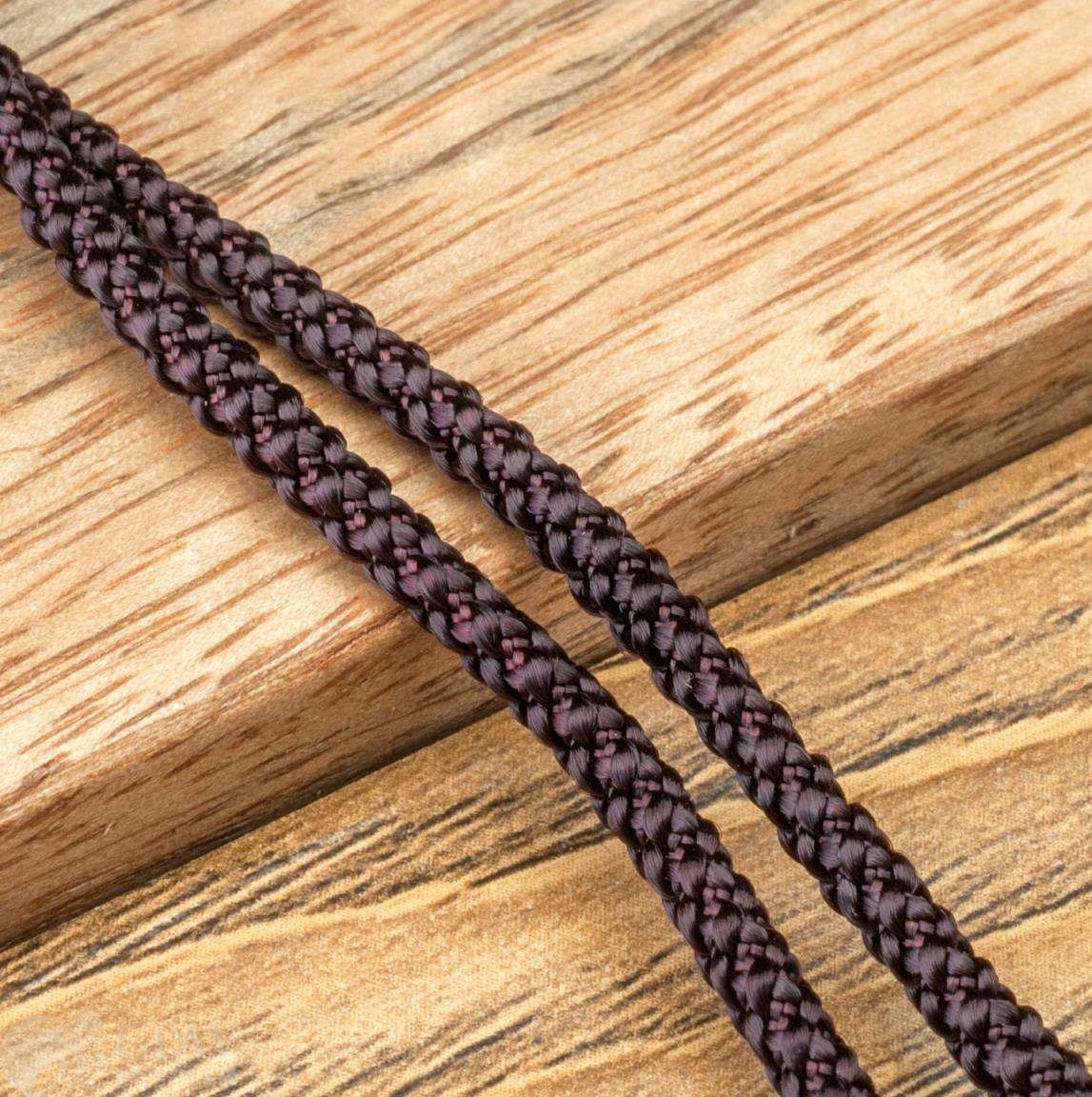 Основа для колье из коричневого полиэстрового шнура с двумя бусинами сердолика 8мм и стеклянными черными бусинами, шнур 3мм х 65см, с бейлом-ниточкой.