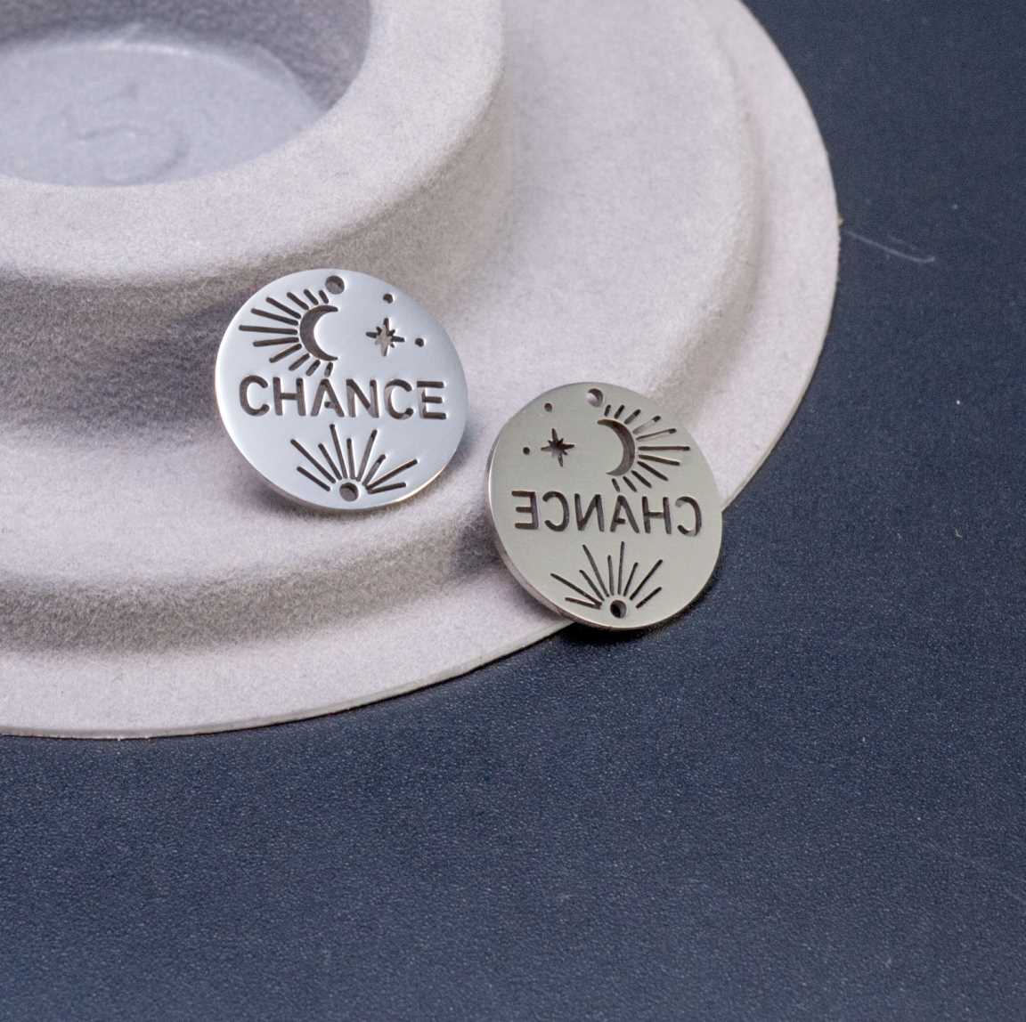 Шанс, коннектор 1/1 из хирургической стали, цвет платина, р-р 15х15х1мм, отв-я 1,3мм.