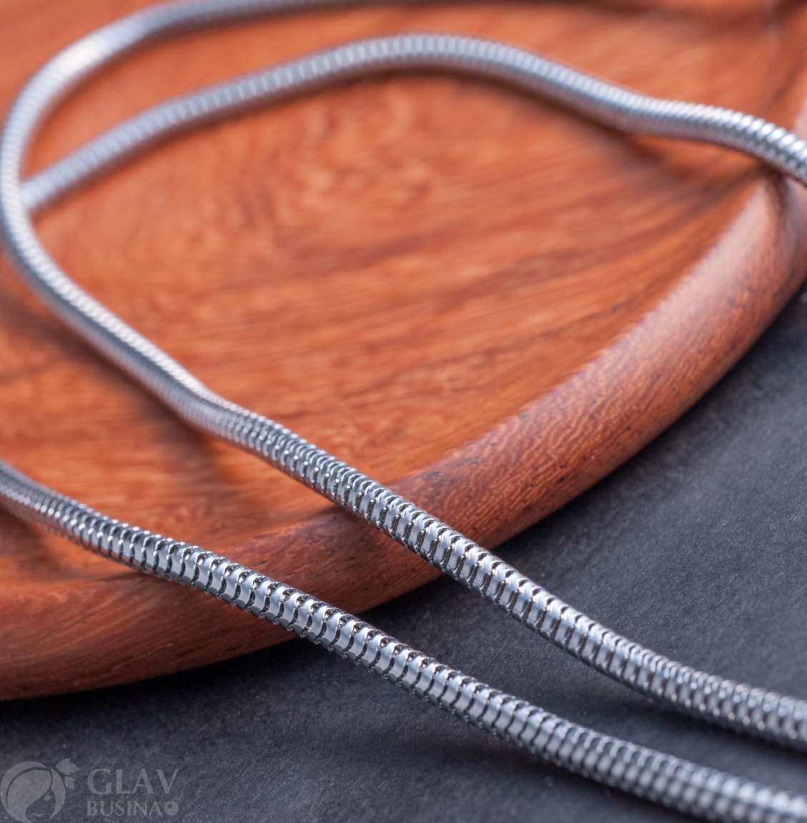 ОПТ (10 шт) Цепочка на шею с долговечным гальваническим покрытием, плетение плоская змейка, р-р 2мм, замочек 12мм, общая длина 60см.