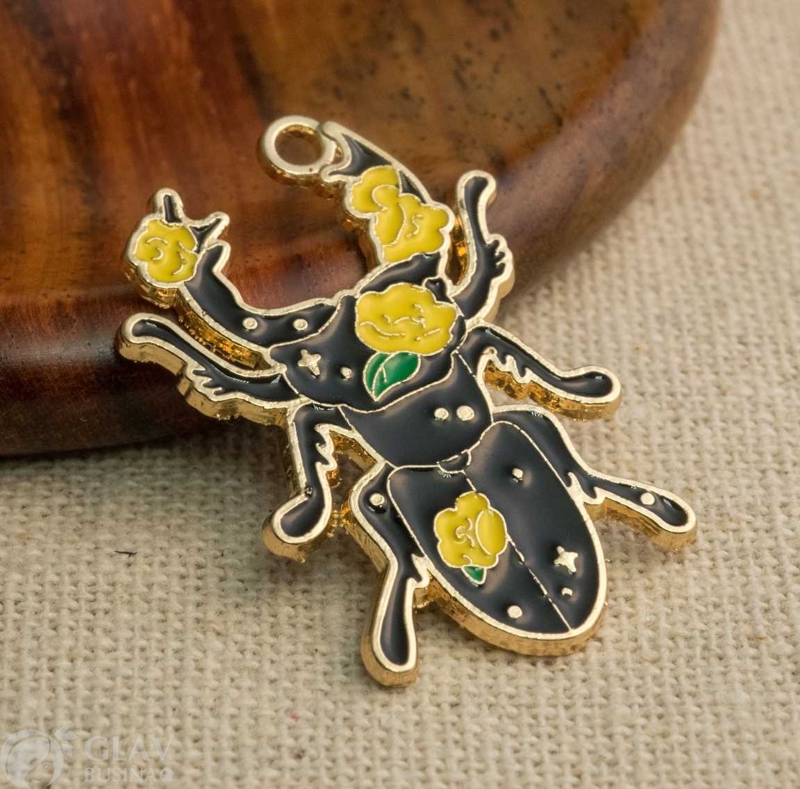 Подвеска эмалевая жук олень, черный, бижутерный сплав, р-р 31х20х1.5мм, отв-е 2мм.