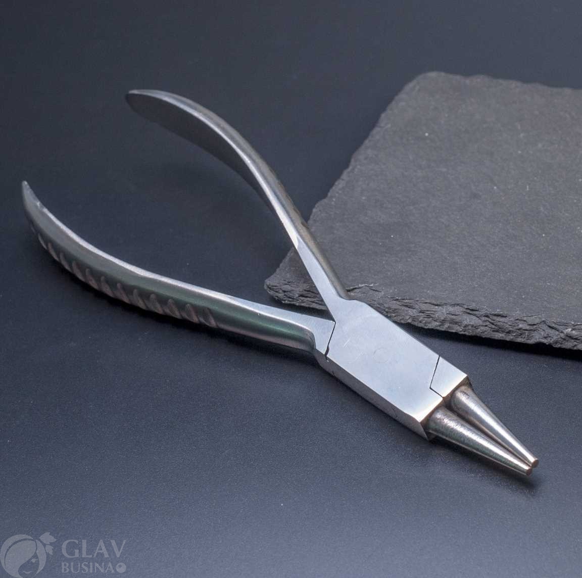 Круглогубцы цельнолитые из нержавеющей стали длина 150мм, рабочая часть 25х6х2мм.