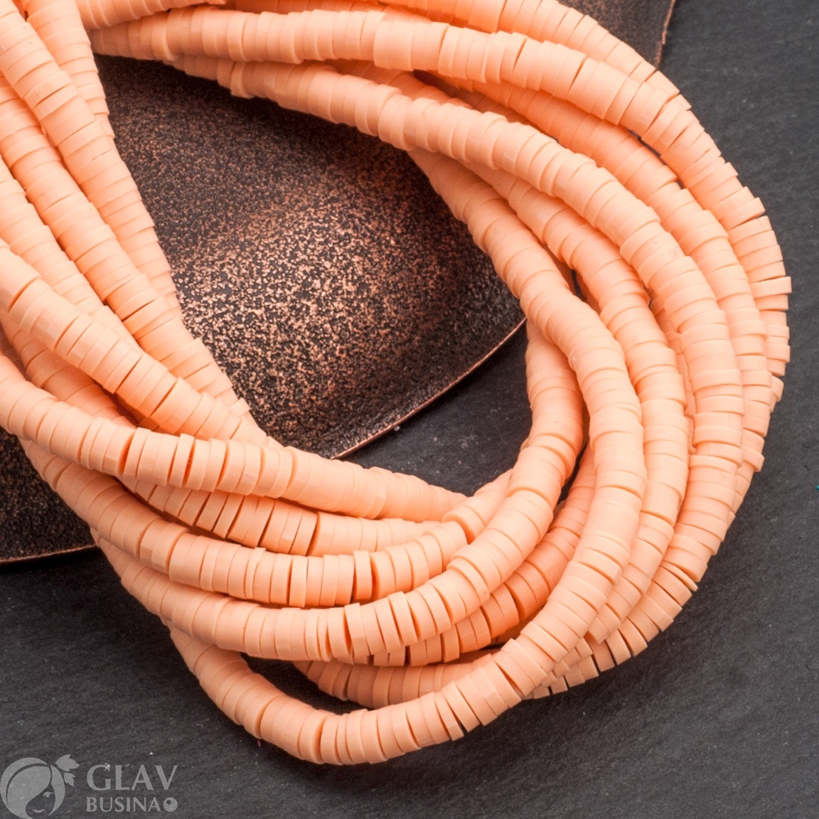 Нитка плоских бусин из полимерной глины, р-р 4х0,1-0,8мм, отв.1,2мм, в нитке 200 бусин /  ок 23 см, цвет светло-лососевый.