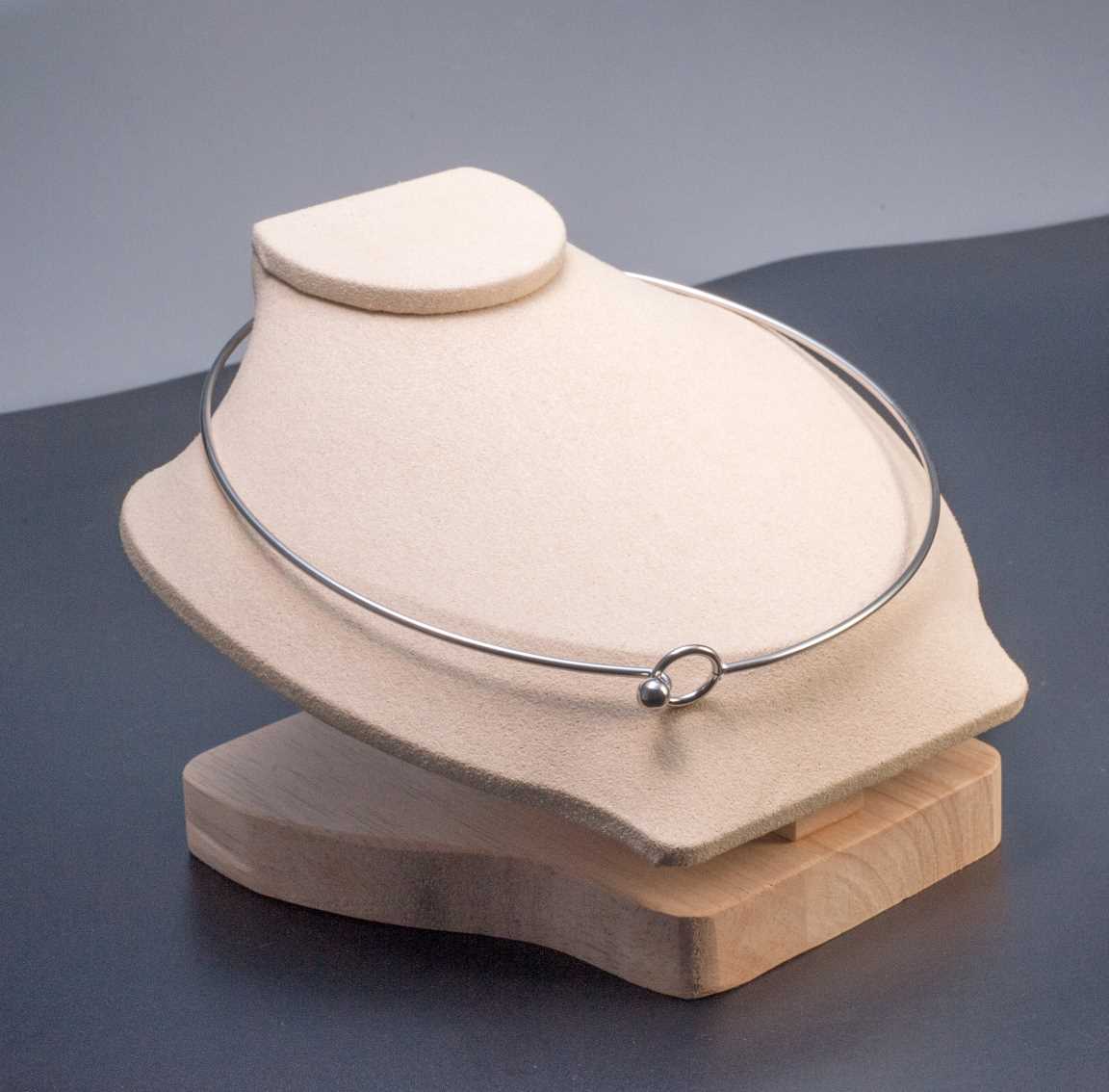 ОПТ (10 шт) Основа для колье из хирургической стали, 140х2мм, внутр. диам. застежки 11мм, шарик-застежка 6мм.