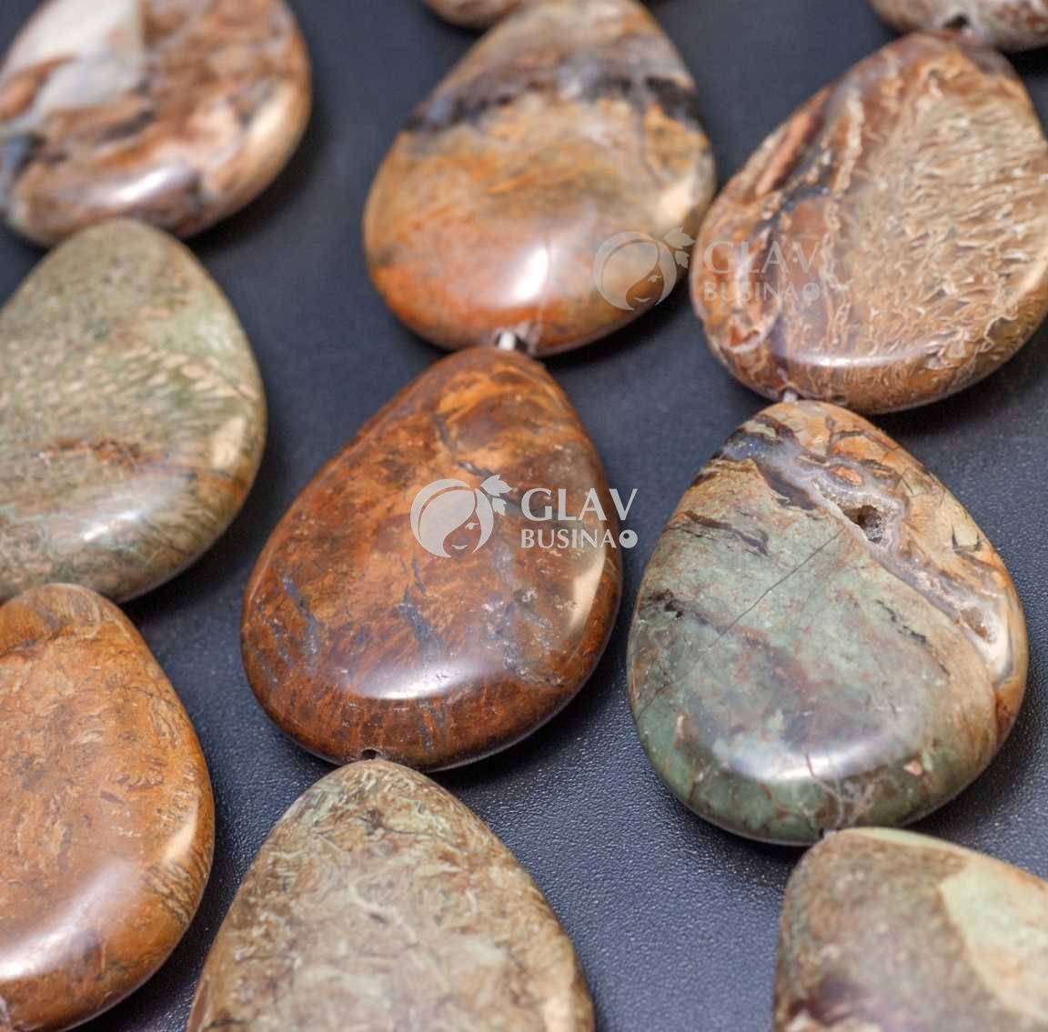 ОПТ (10 бусин) Халцедон, гладкая плоская бусина-капля с естественными неровностями, цвета серо-зеленые и светло-коричневые, р-р 30х22х8мм, отв. 1мм.