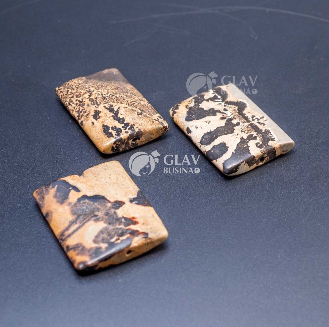 Пейзажная яшма, р-р ок. 30х22х4.5мм, отв. 1мм, гладкие полуматовые бусины плоские тонкие прямоугольники.