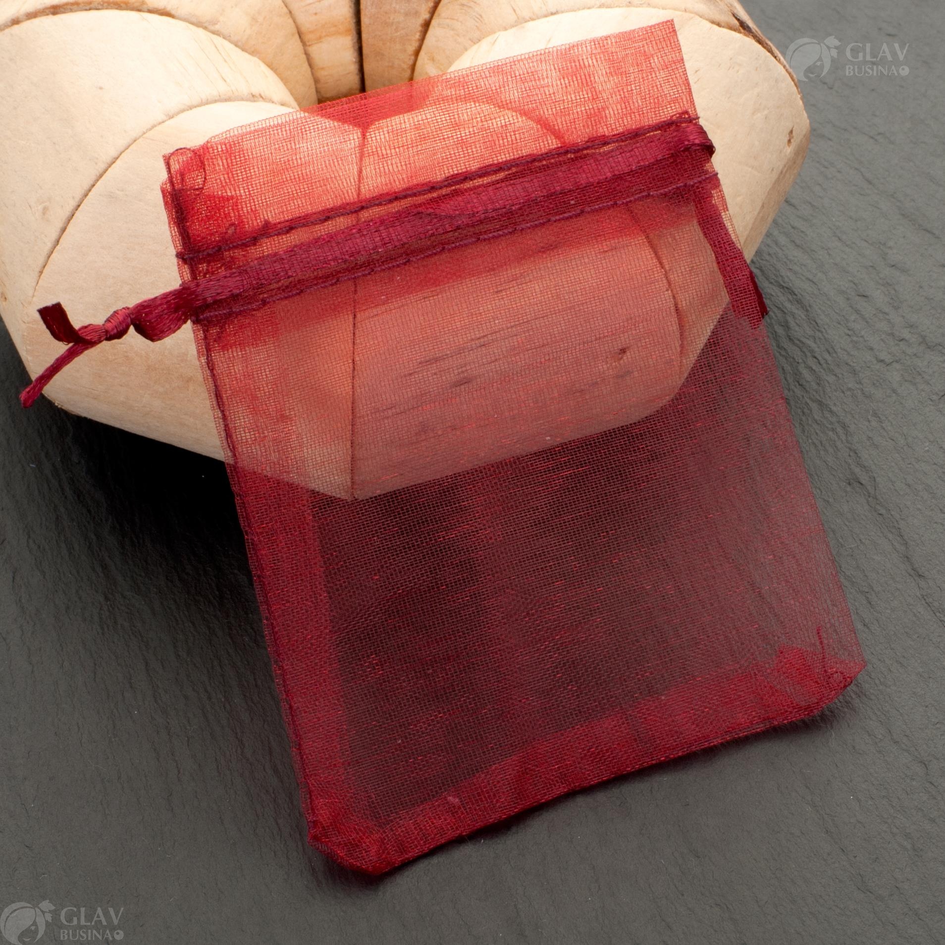 Бордовые мешочки из органзы с ленточкой, размером 7x9 см, идеальны для упаковки подарков и украшений.