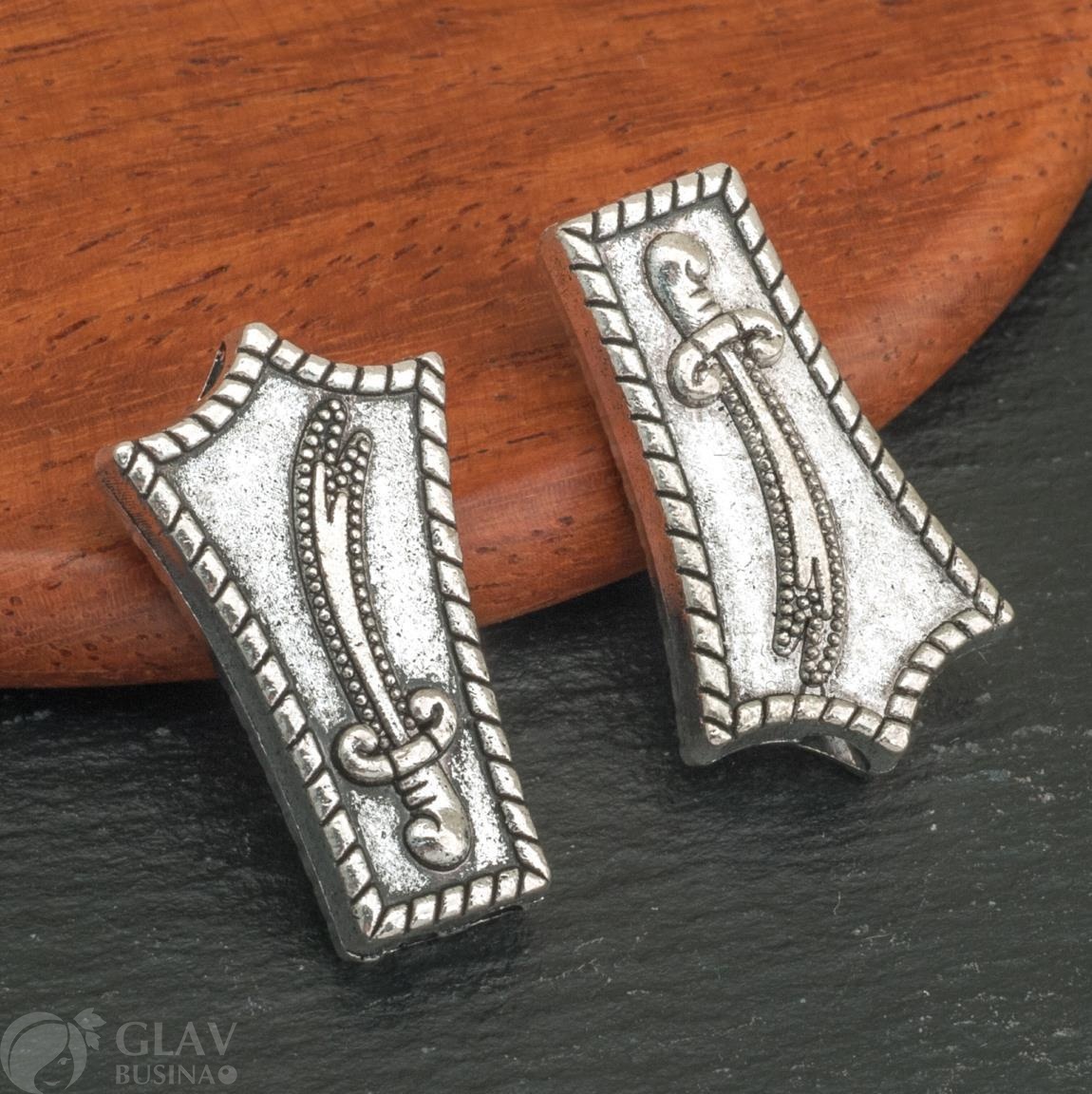 Коннектор длинный двусторонний для четок из бижутерного сплава, Зульфакар, 23х14х5мм, 4 отв. по 1,5мм, цвет античное серебро.