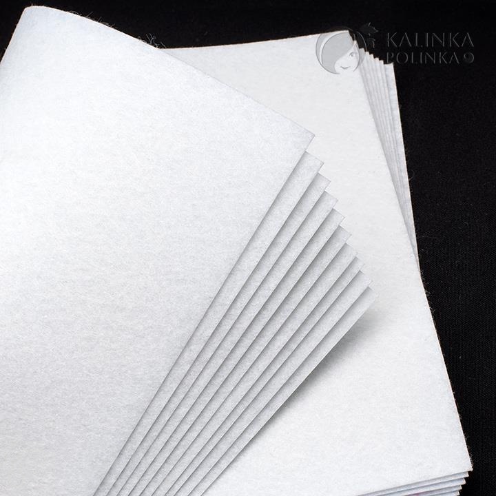 Фетровый полиэстровый лист белого цвета, средней плотности, размером 20х30см и толщиной 1мм. Идеальное решение для ремесел и творчества.