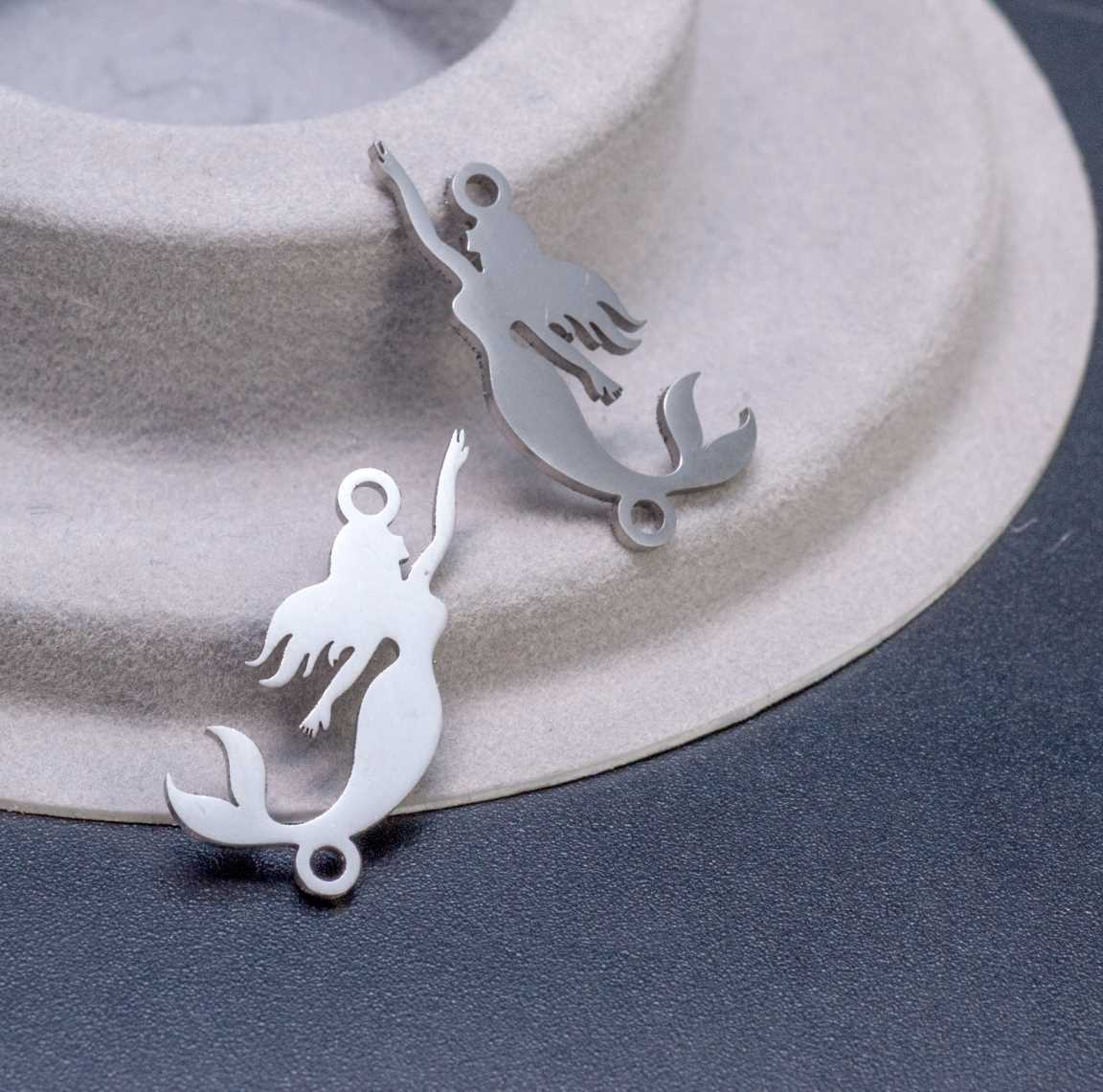 Коннектор "Русалка" из хирургической стали, размеры 22х9.5х1мм, отверстие 1мм, натуральный цвет, символ связи миров и женской силы, талисман для привлечения любви и красоты.