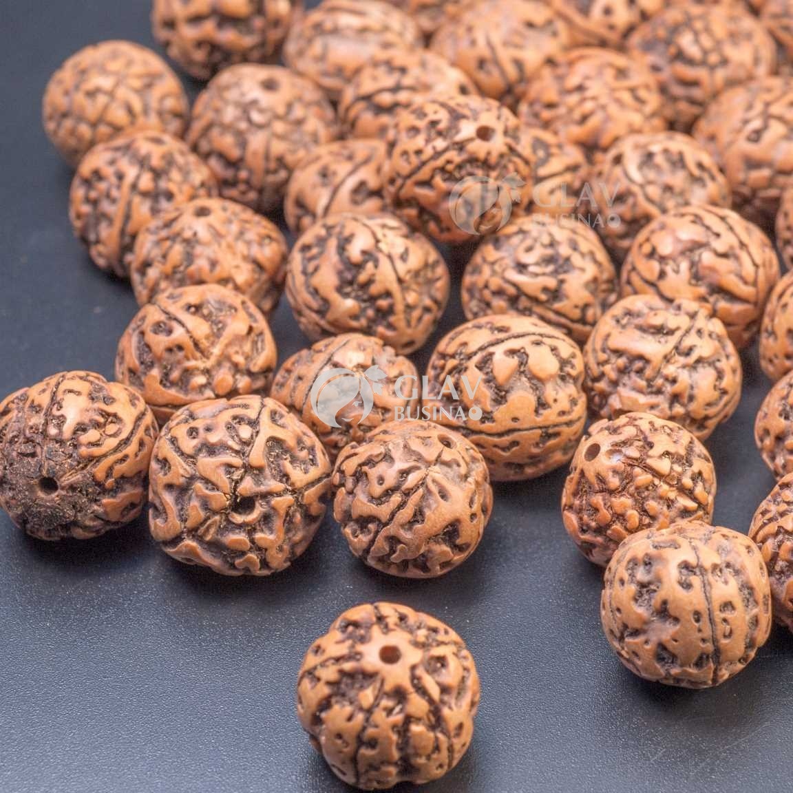 Бусины рудракша, не ровные, диам. 15-16мм, отв. 1.8 мм, цвет светло-коричневый, без покрытия.