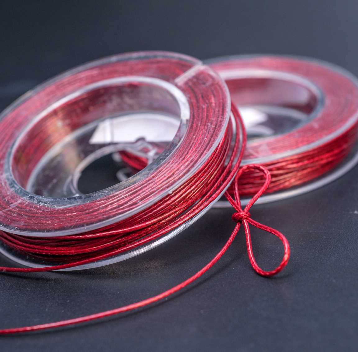 Вишневого цвета полиэстровый вощёный шнур Корея на катушке, круглый, змениная кожа, диам. 0.5мм, длина 10 м.