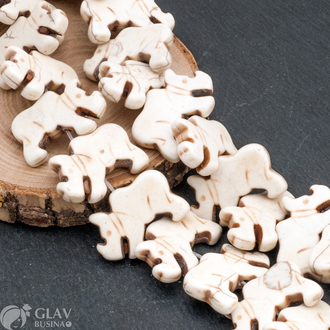 ОПТ (10 бусин) Бусины-носороги, прессованный говлит цвета слоновой кости, р-р 30х19мм, толщина 6мм, отв-е 1.5мм.