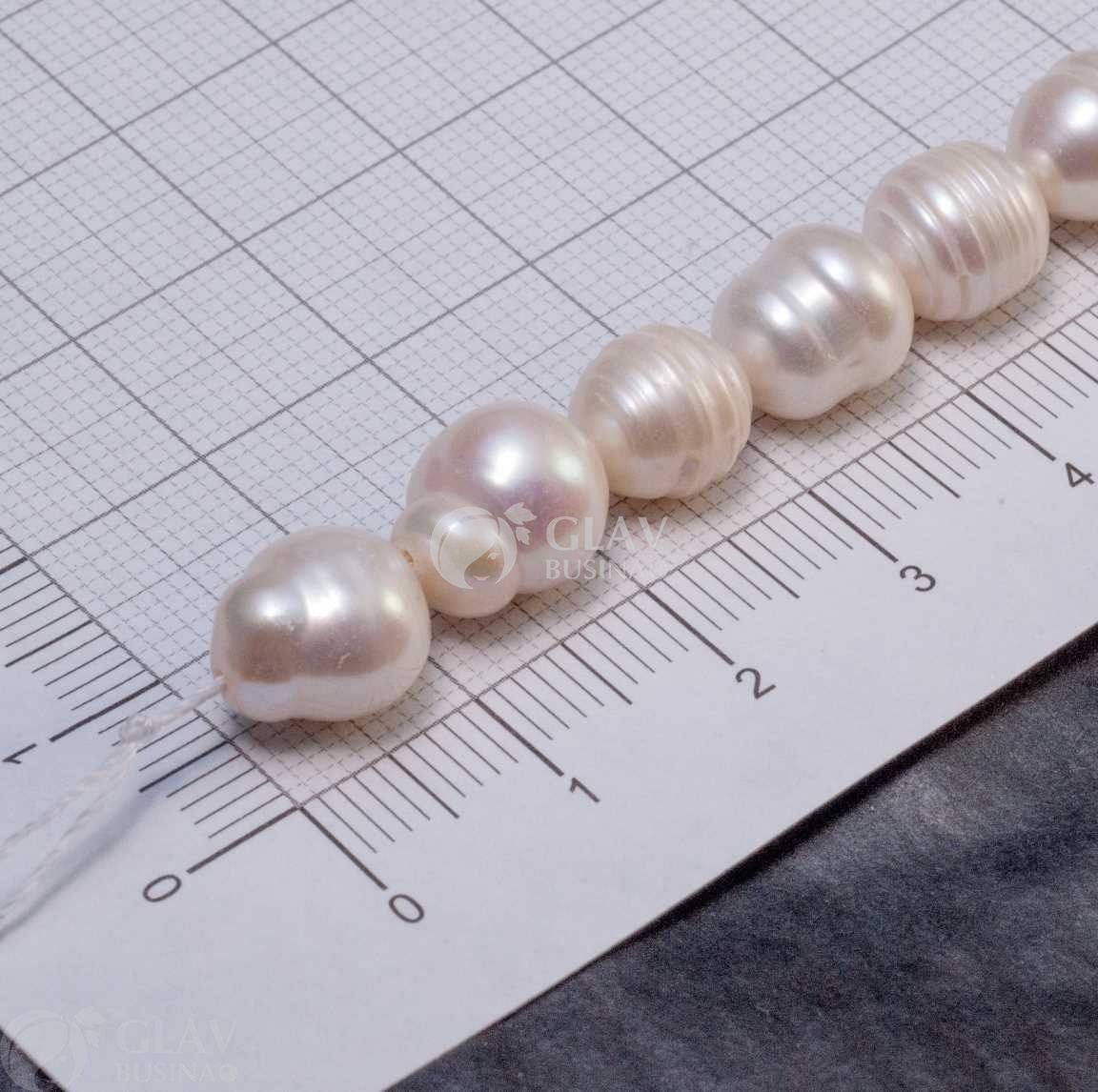 ОПТ (10 бусин) Жемчуг пресноводный, натуральный, бочонок с бороздками, р-р 8-9х9-10мм, отв. 0.8мм, белый.