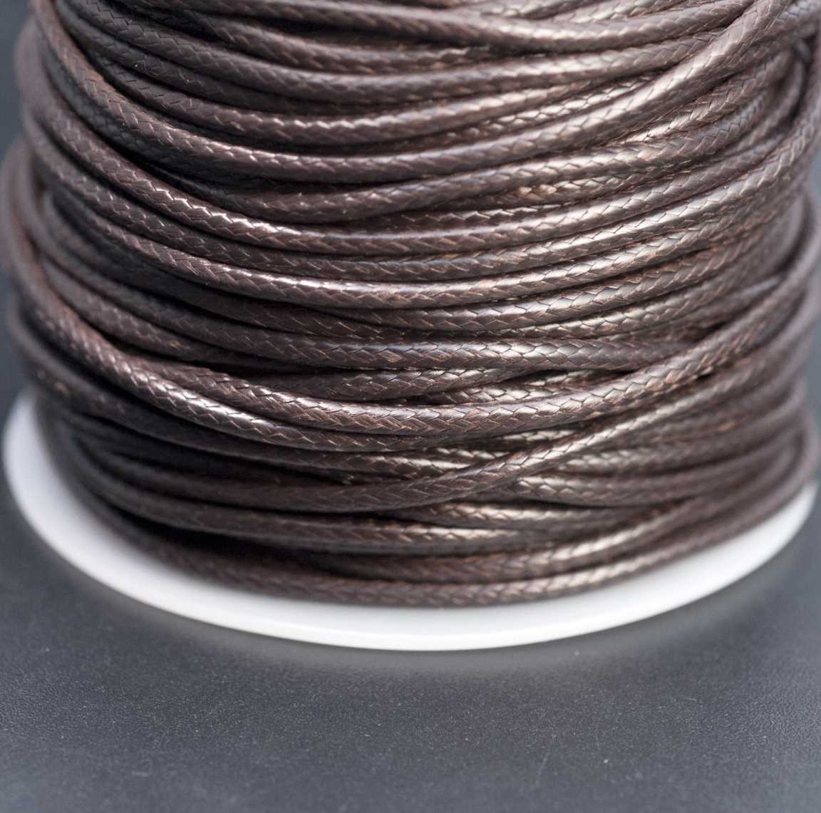 Темно-коричневый полиэстровый вощёный шнур Корея на катушке, круглый, змениная кожа, диам. 1.2мм, длина 10 м.