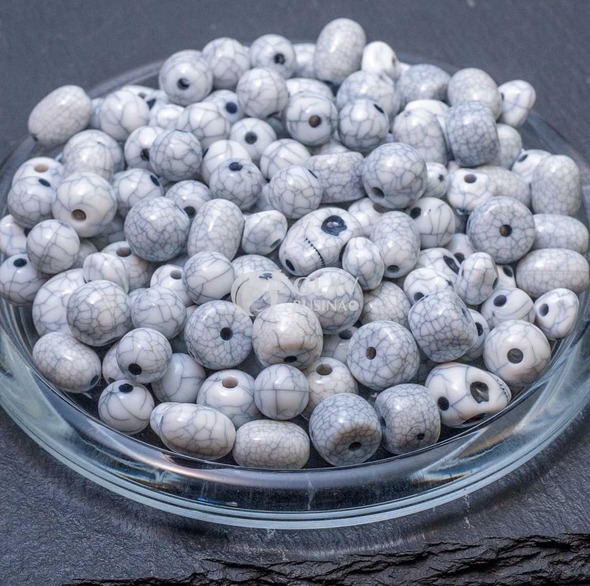 Микс. 50 гр. акриловых бусин: Камни и черепа. Р-ры 6-12 мм