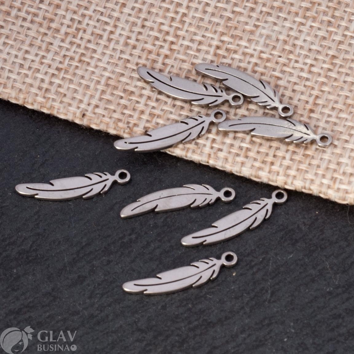 ОПТ (10 шт) Подвеска Маленькое перышко, р-р 17х4х1мм, отв-е 1мм, материал - полированная хирургическая сталь.