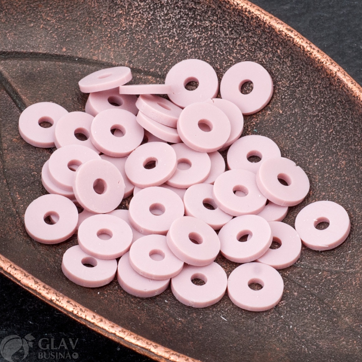Низка бусин хейши из полимерной глины, цвет свадебных роз (светлые серо-розовые), 22 см, вес 15гр., ок 200 бусин, р-р 8х1мм, отв 2 мм.