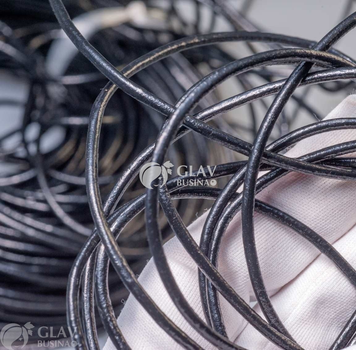 ОПТ (10 метров) Шнур кожаный, круглый, гладкий, средней мягкости, 2мм черный.