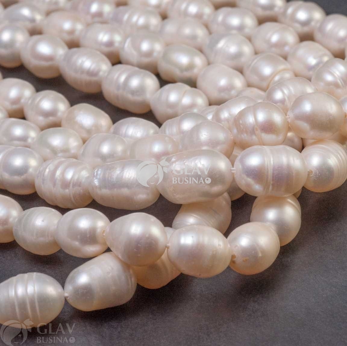 ОПТ (10 бусин) Жемчуг пресноводный, натуральный, бочонок с редкими бороздками, р-р 8х9-11мм, отв. 0.8мм, белый.