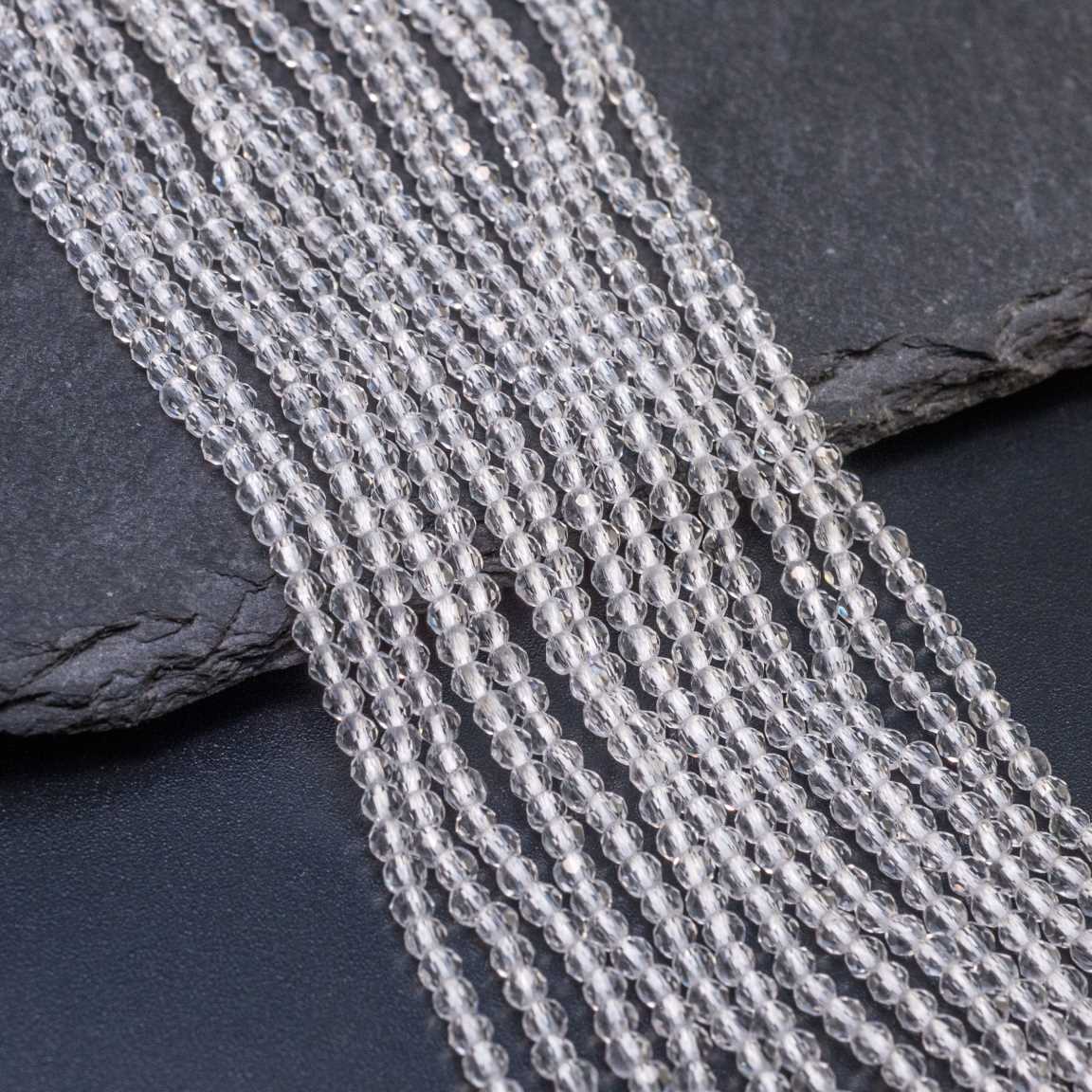 Нитка прозрачных хрустальных бусин на белой нити, цвет бриллиант (прозрачный безцветный), р-р 2х2мм, отв.0.8мм, ок. 36 см / 180 бусин.