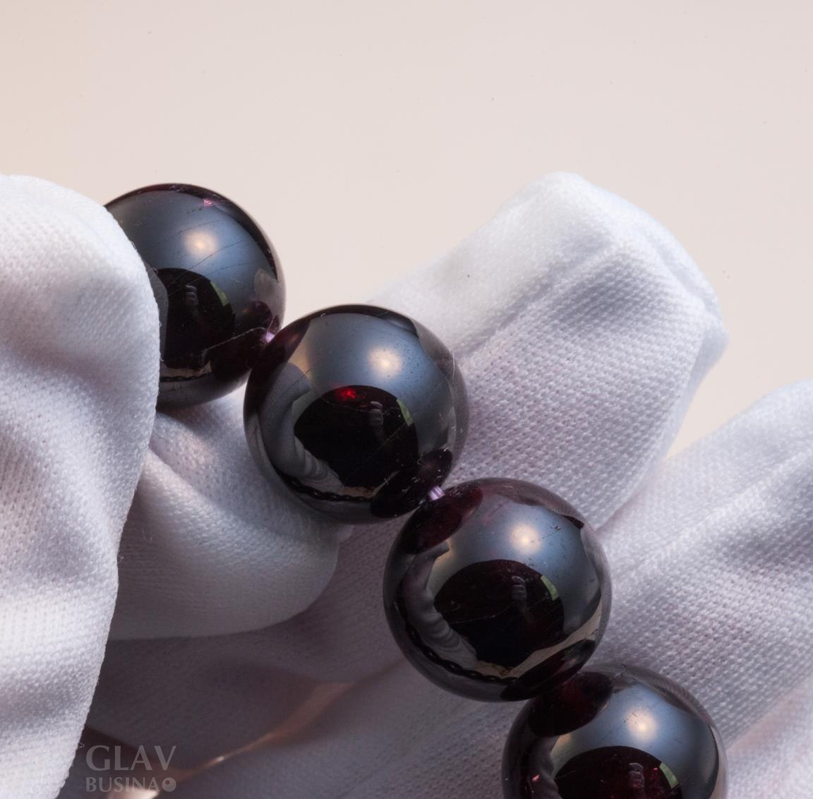 ОПТ (10 бусин) Гранат, гладкие бусины, шар, р-р 13 мм, отв. 1мм.