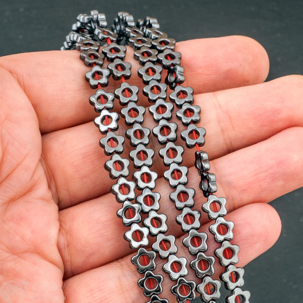 ОПТ (50 бусин) Бусина немагнитного гематита, средний цветочек отверстие сбоку, р-р 6х6х2мм, отв 1мм, отв по центру 2 мм.