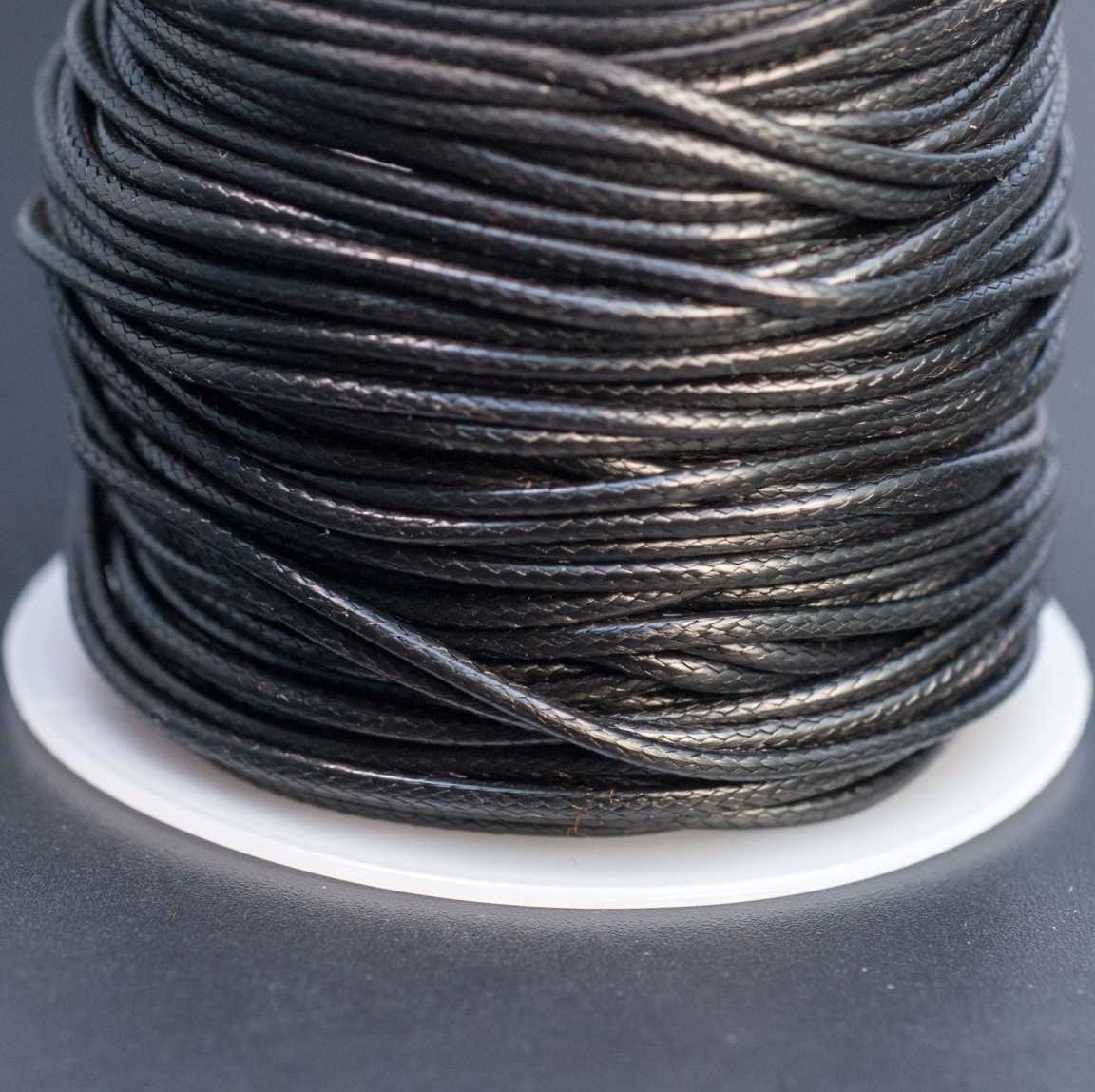 Черный полиэстровый вощёный шнур Корея на катушке, круглый, змениная кожа, диам. 1.2мм, длина 10 м.