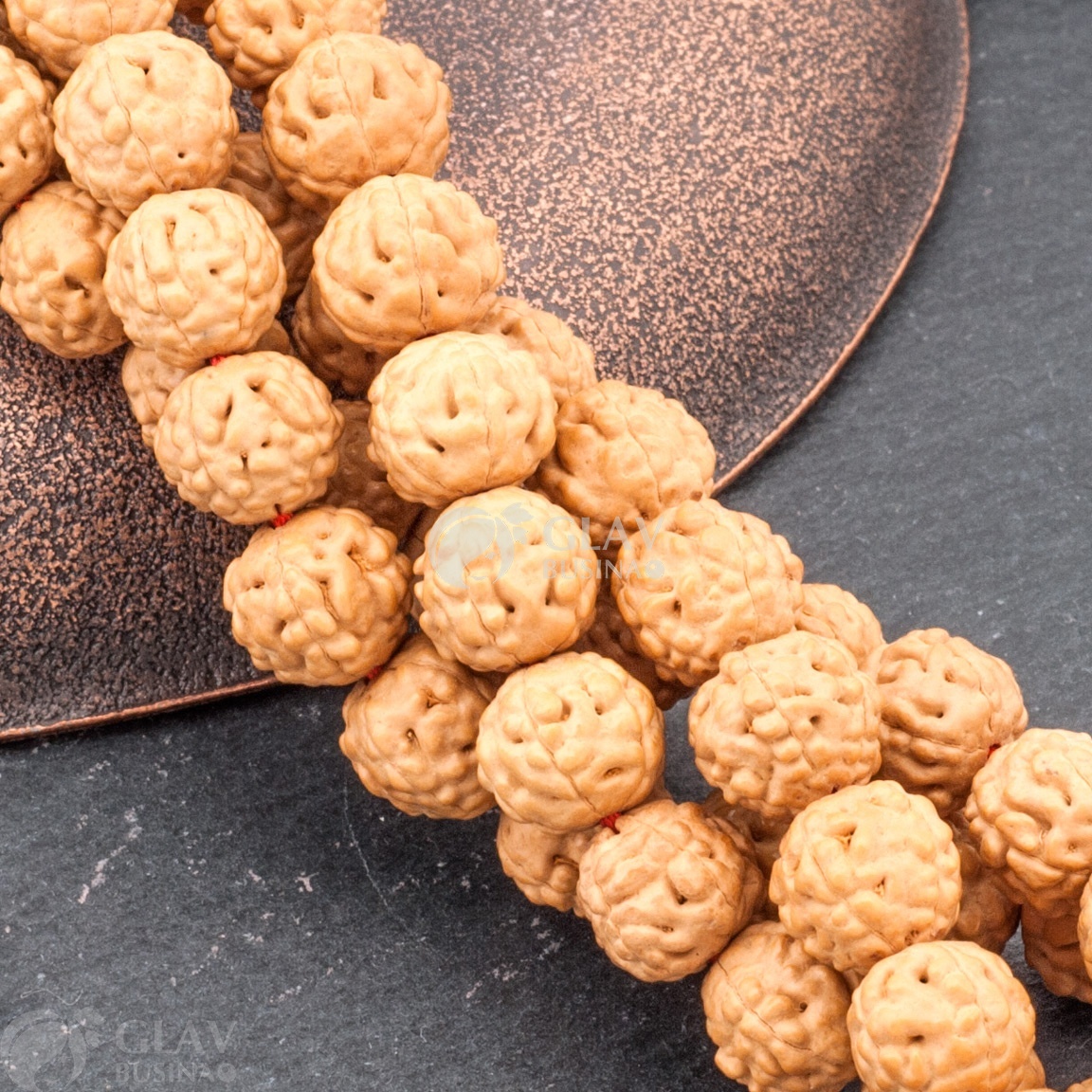 ОПТ (20 бусин) Бусины из рудракши, 8-9мм, отв1.8мм, светло-коричневые, 5 ликов.