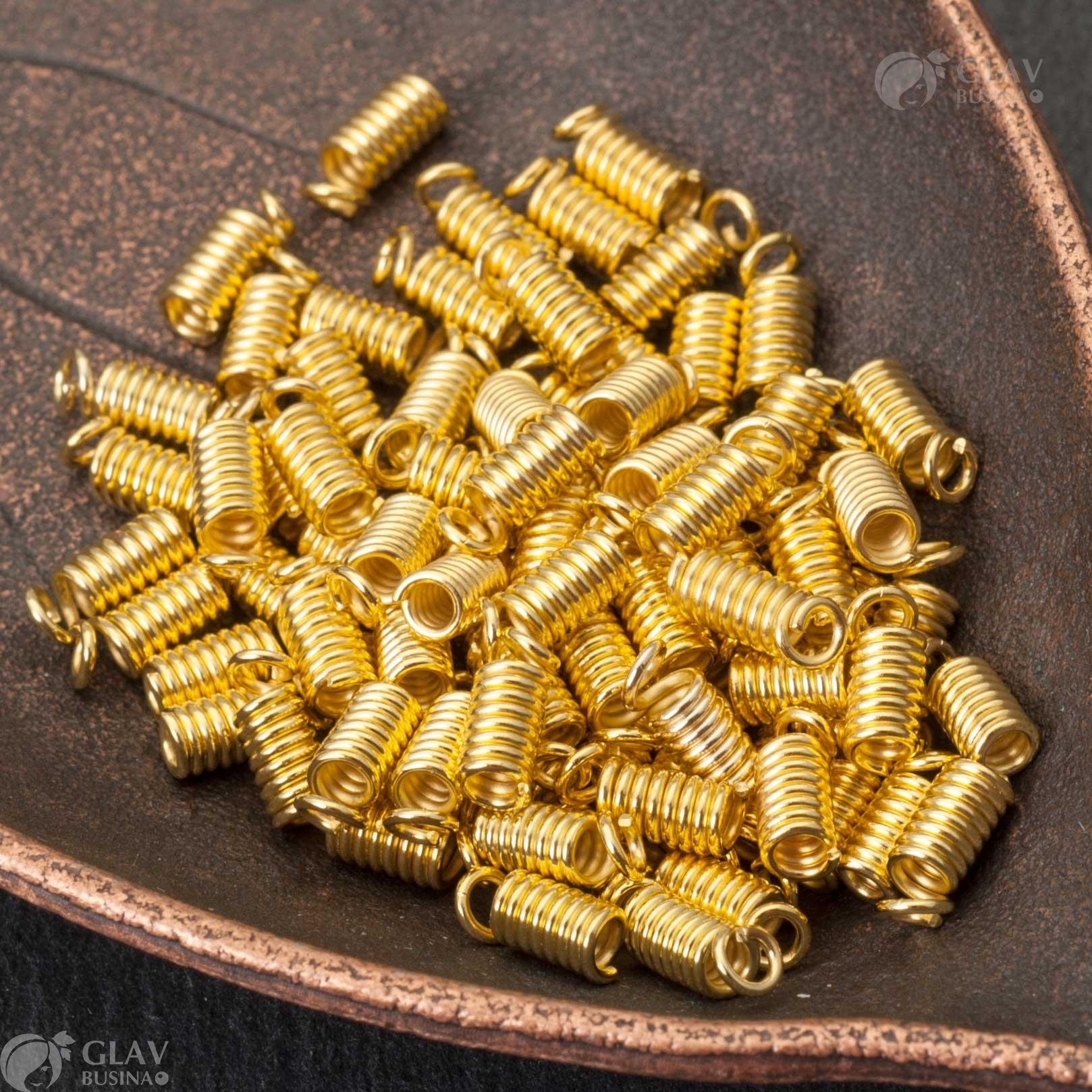 ОПТ (500 шт) Концевики пружинки железные, для шнуров 1.7-2мм, длина 8.5мм, отв-е 1.7мм, цвет желтое золото.