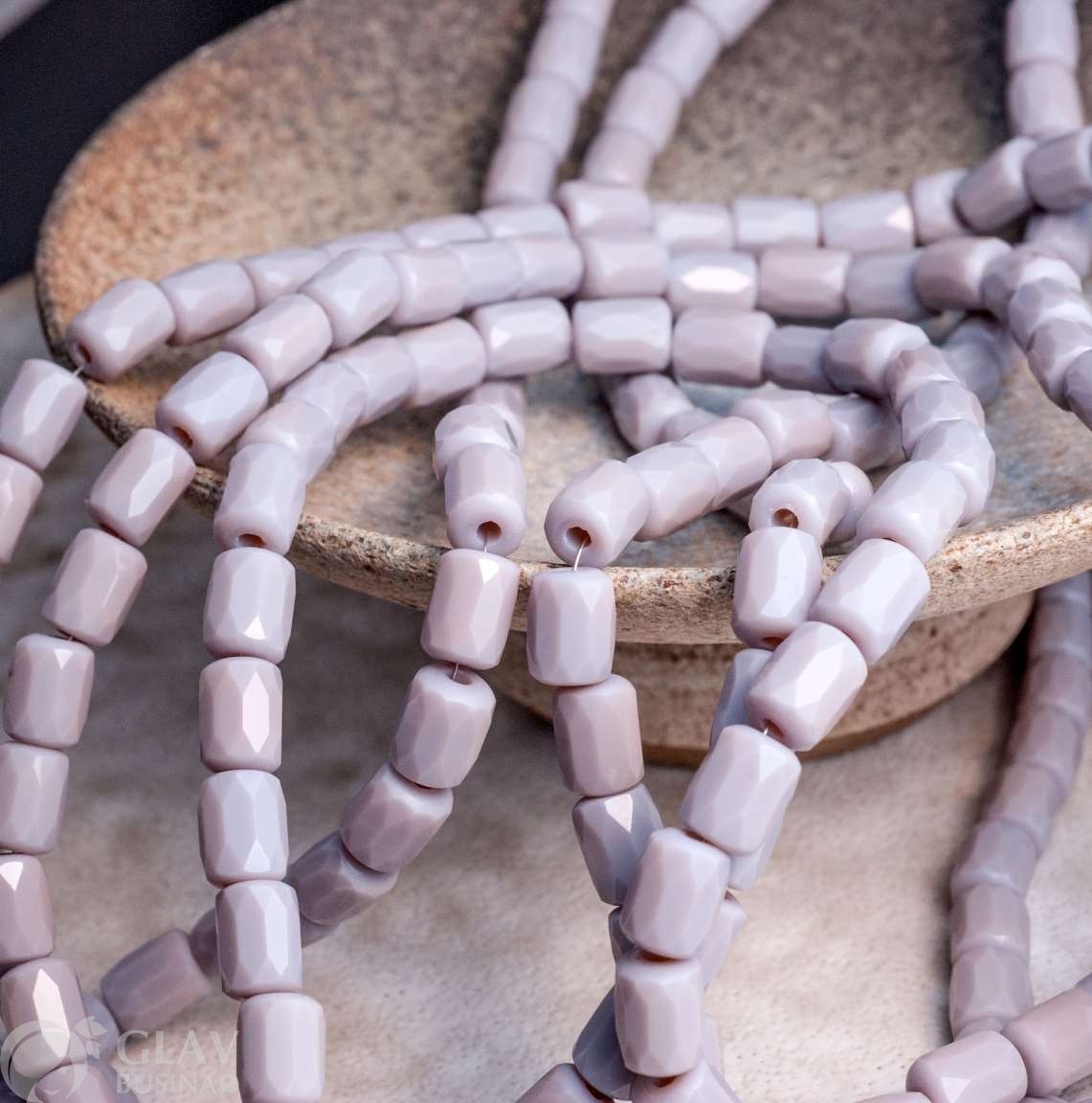 Бусина-цилиндр из непрозрачного стекла, граненая, цвет дыма от осеннего костра (средний серо-коричневый), р-р 8х6мм, отв. 1,2мм.