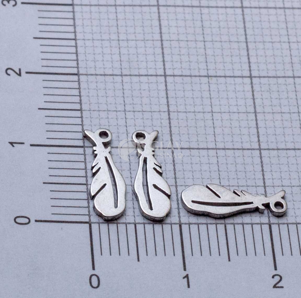 Перышко, стальная подвеска, р-р 11х4х0.8 мм, отв-е 1 мм.