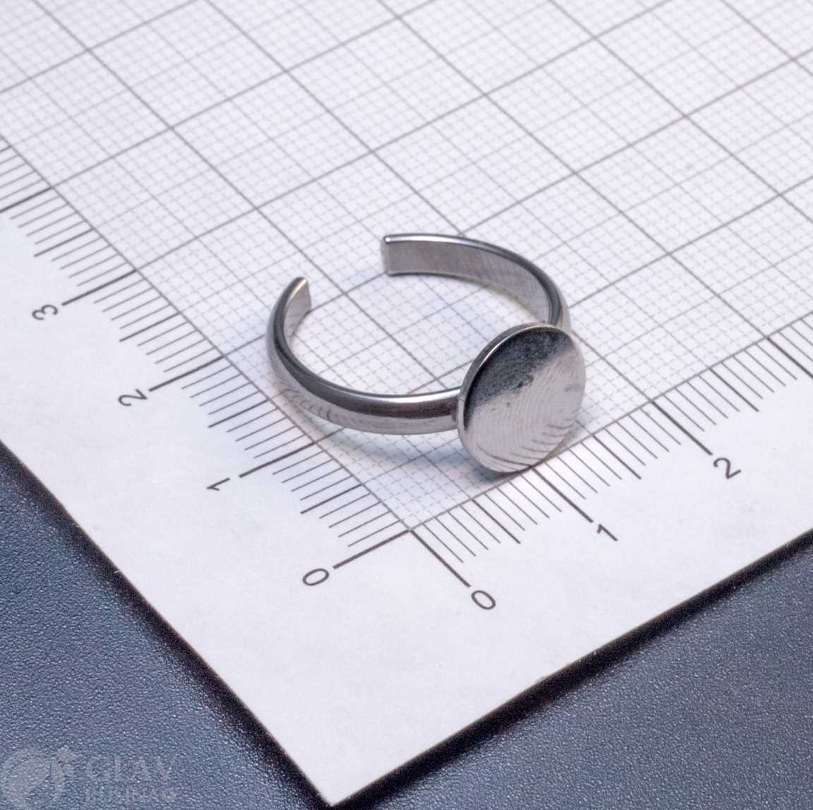 Основа для кольца из нерж. стали, площадка 10х1мм, шинка 3х1.5мм, размер 17мм, регулируемый.