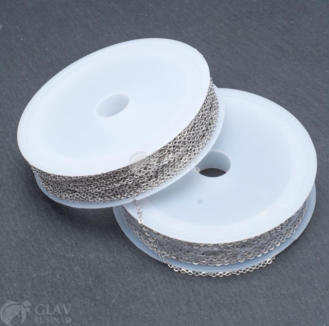 Хирургическая сталь, паяная цепь на катушке, размер 2.2х1.6х0.3мм, длина 10м. Прочное и надежное звено, запаянное неразъёмное кольцо. Без покрытия, срок службы неограничен. Удобно поставляется на разных катушках. Отличный выбор для надежной и долговечной цепочки.