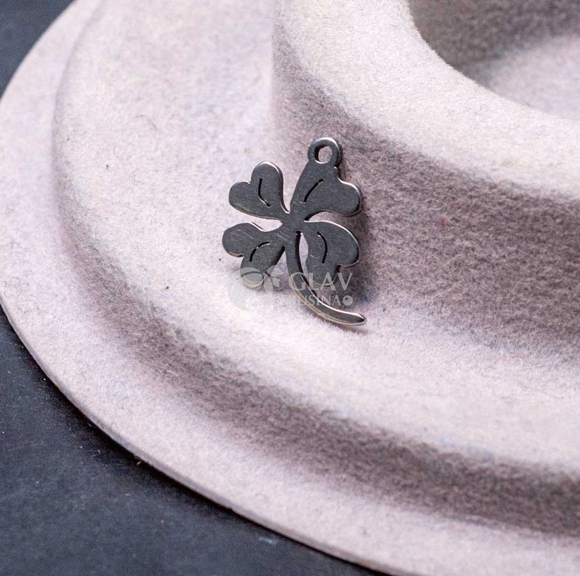 Клевер, стальная подвеска, р-р 11х10х0.8 мм, отв-е 1 мм.