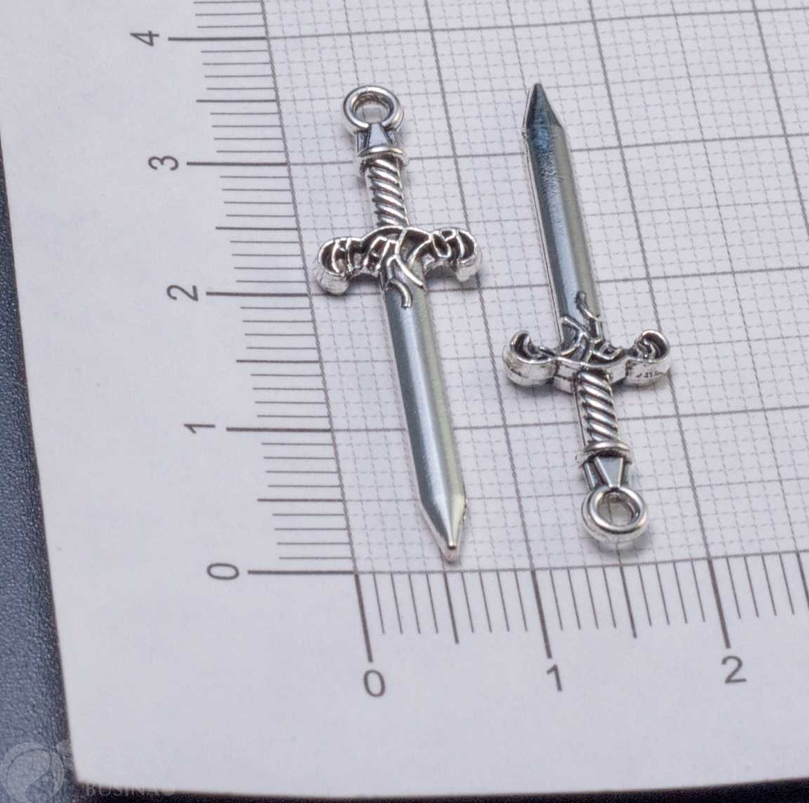 Меч воина, цвет античное серебро, подвеска двусторонняя из бижутерного сплава, 34х10х3мм, отв.1.5мм.