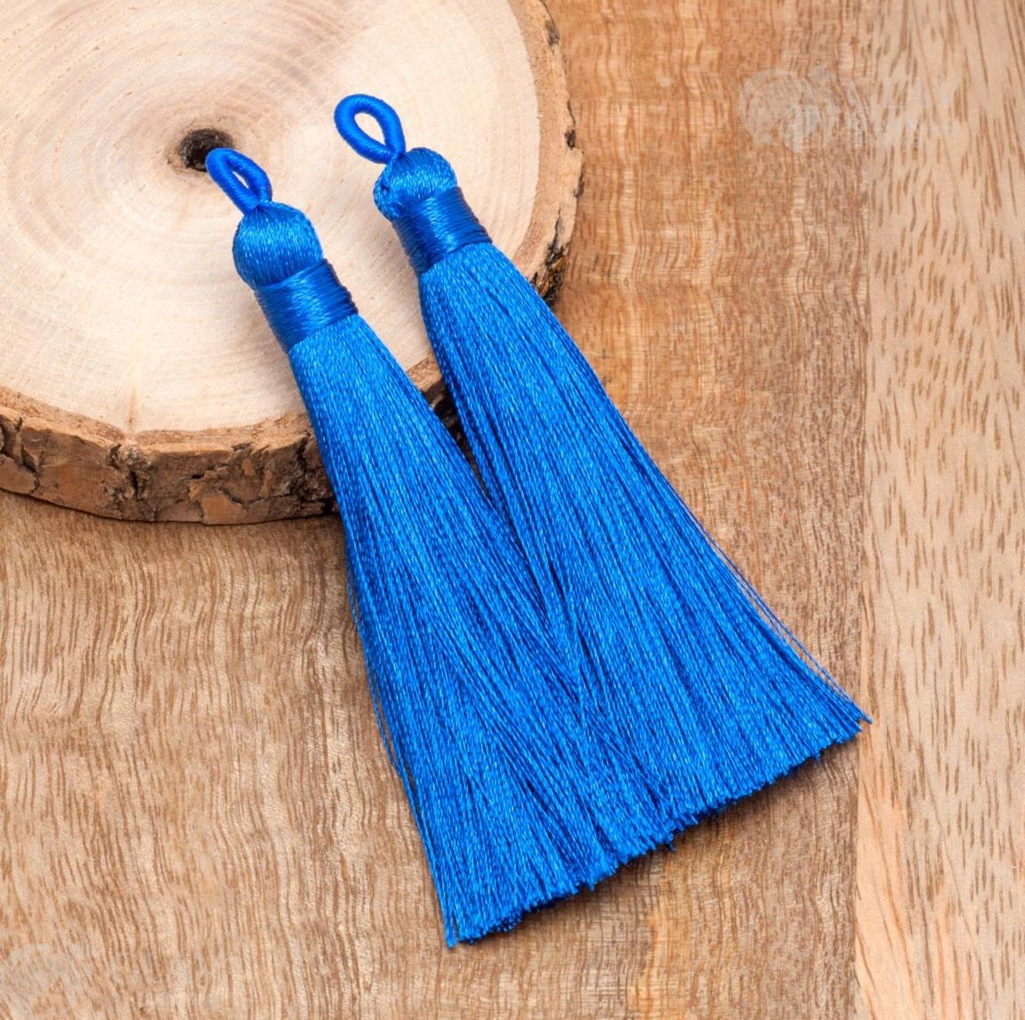 Синяя полиэстеровая кисточка 72х8 мм с петелькой для украшений, подходит для создания серёжек, колье, браслетов и декора предметов.