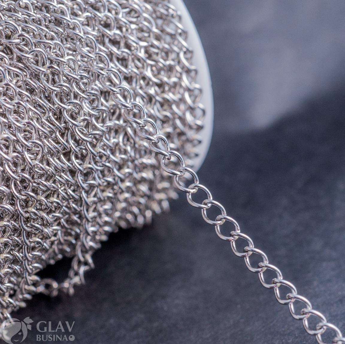 Цепь из нержавеющей стали, р-р 3х4х0.6 мм, звенья запаяны, плетение твист, на катушке, длина 10 м.
