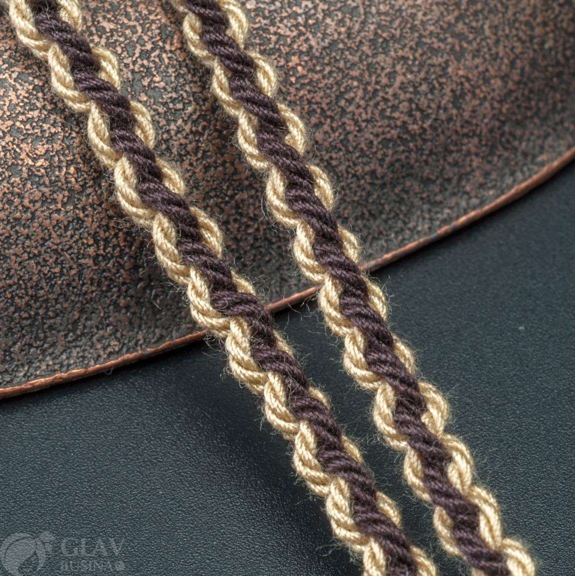 Основа для колье из хлопкового шнура цвет кедровая шишка (бежевый и темно-коричневый), шнур 4мм х 66см, с плетенным стопером 8х4мм и плетенным бейлом-колечком 7х3,7мм с ниточкой.