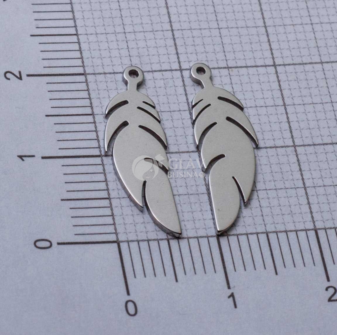 Перо, стальная подвеска, р-р 20х6х0.8 мм, отв-е 1 мм.