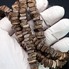 Бусины-чипсы из оболочки кокосового ореха, неровные прямоугольники, коричневые, р-р 8х4мм, отв-е 1.4мм, нитка 39см / 100-110 бусин.