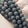 Круглые матовые стеклянные бусины россыпью.